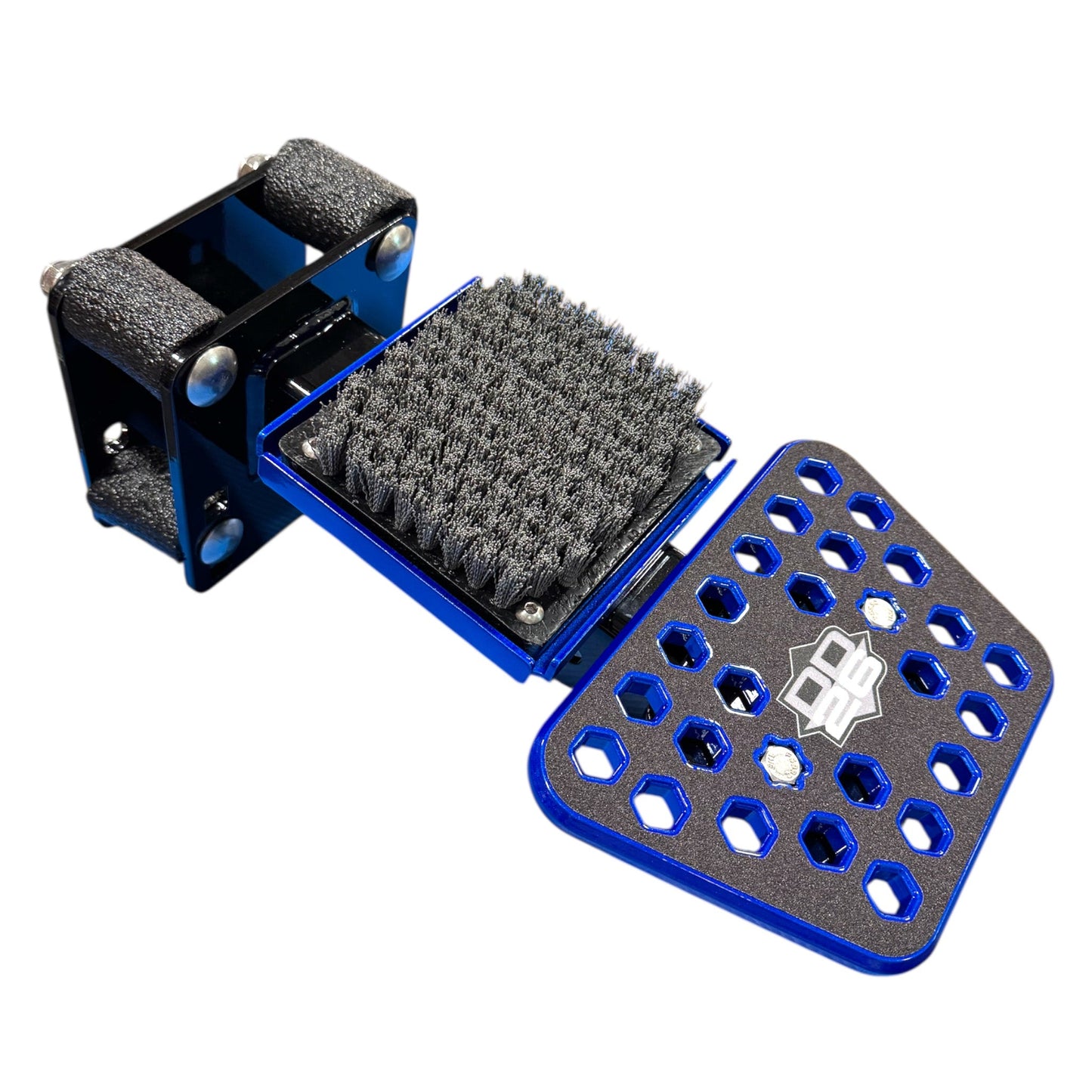 DD26 Fishing Access STEPXL with Mean Clean Kick Brush