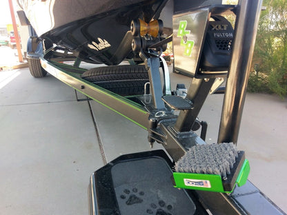 DD26 Fishing Mean Clean Kick Brush